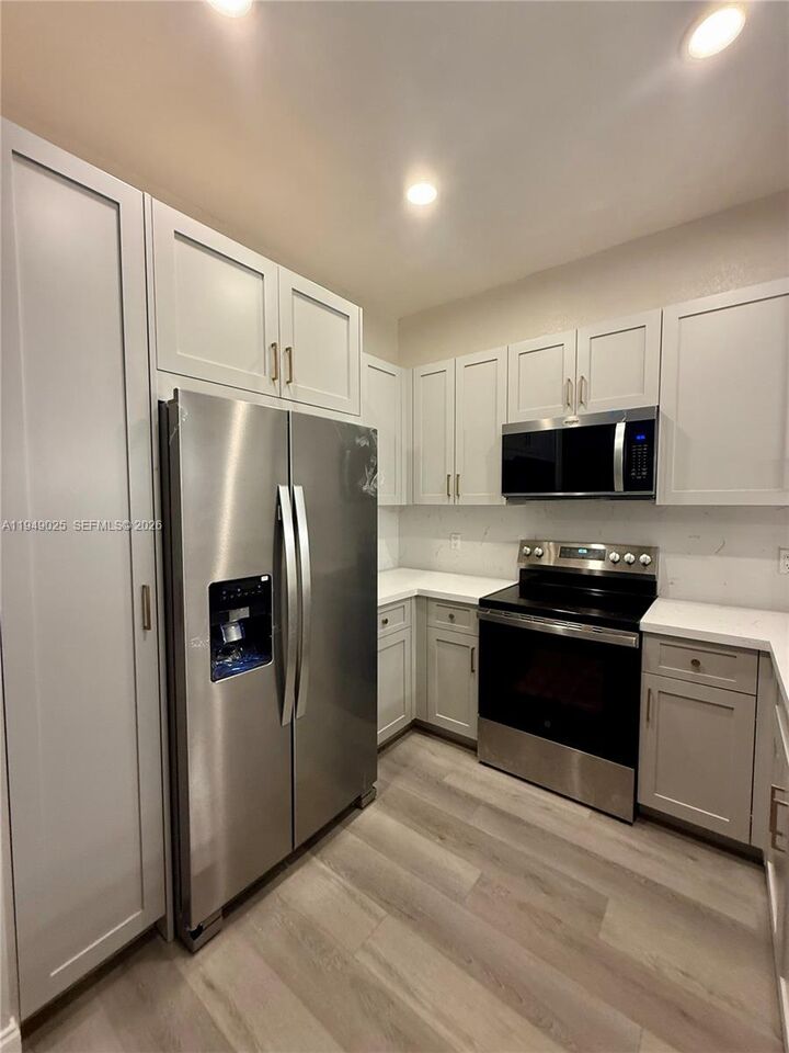 Property Photo:  2511 SW 99th Way 2511  FL 33025 