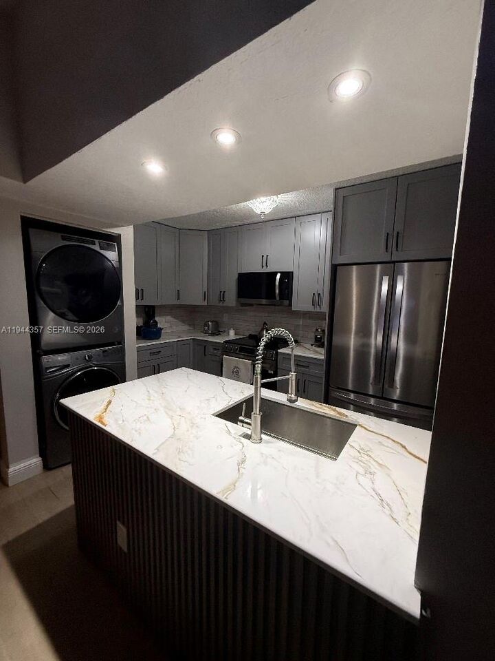 Property Photo: 8019 NW 15th Mnr 8019 FL 33322