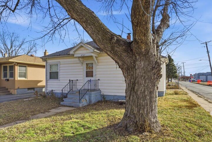 Property Photo: 2757 Ave B IA 51501