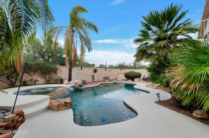 Property Photo:  11137 N Par Drive  AZ 85737 