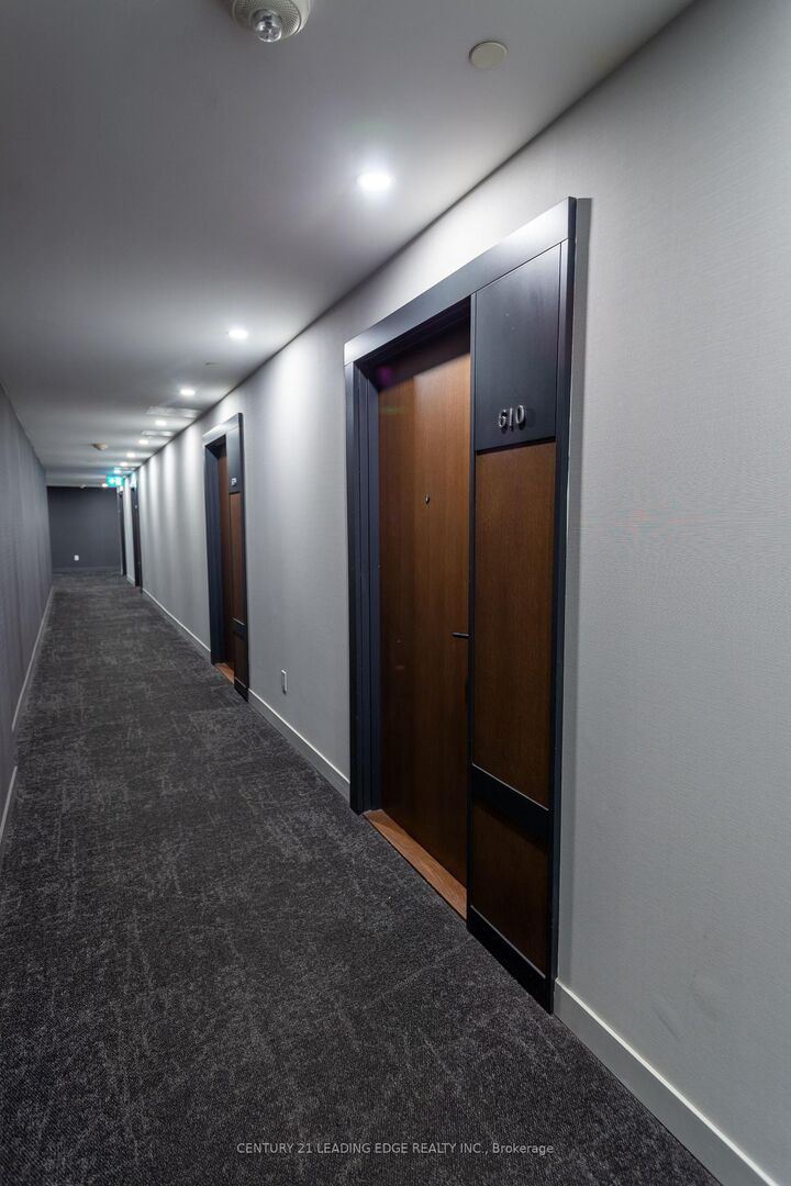 Photo de la propriété:  4065 Confederation Parkway W 610  ON L5B 0L4 