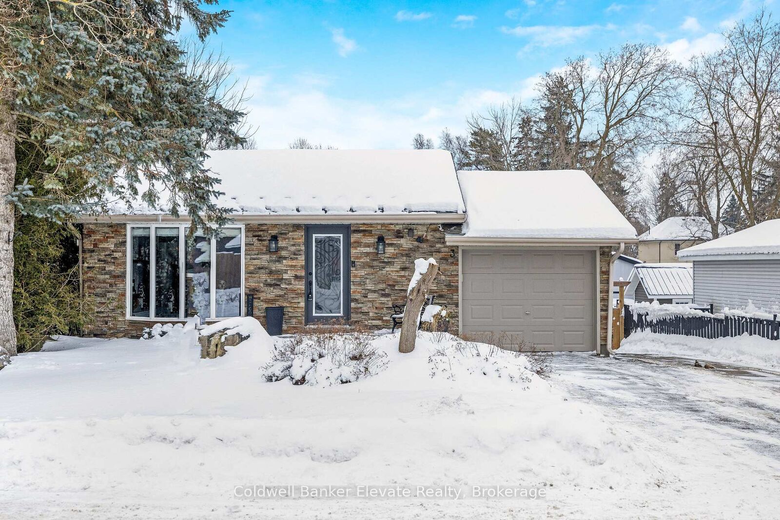 Property Photo:  3 Lorne Street  ON N0B 1T0 