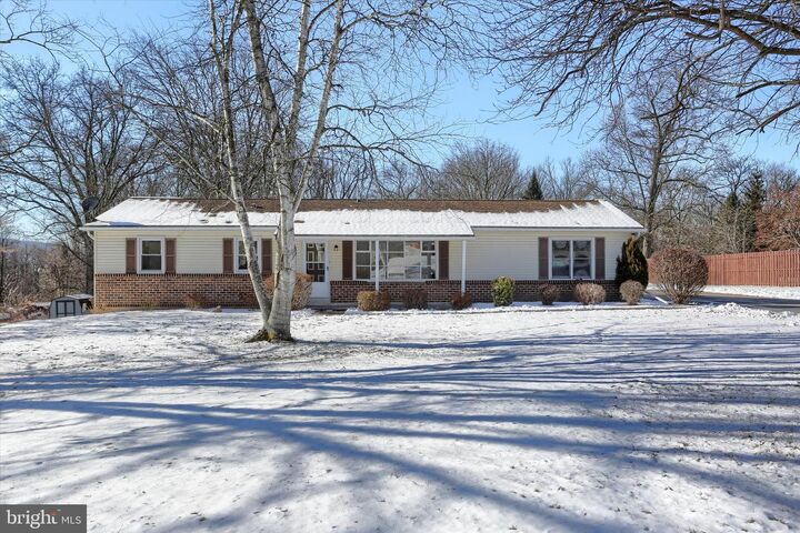 Property Photo:  17 Pinetree Drive  PA 17020 