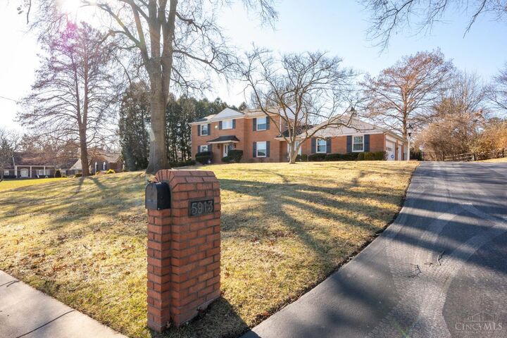 Property Photo:  5913 Countryhills Drive  OH 45233 