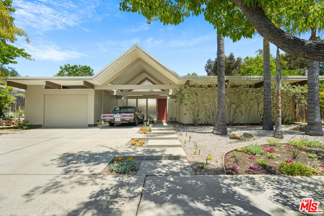 Property Photo: 1568 Stoddard Ave CA 91360
