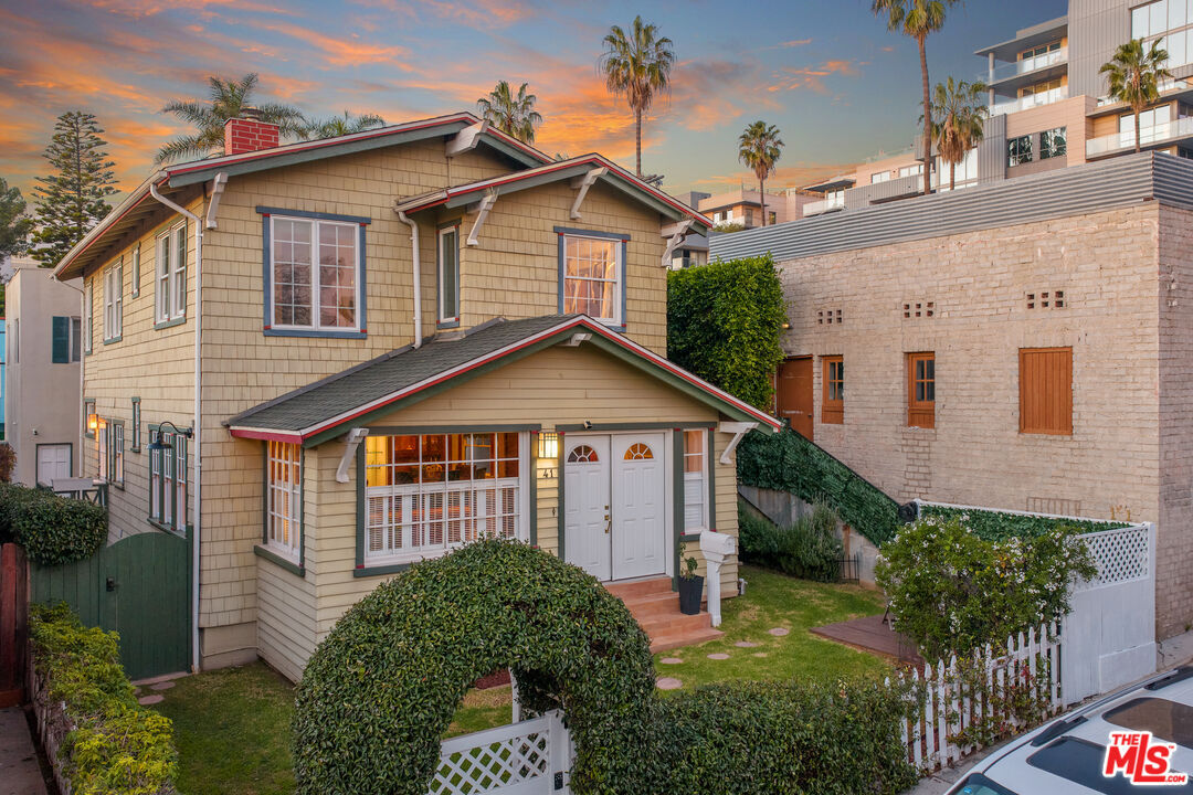 Property Photo:  41 Vicente Ter  CA 90401 