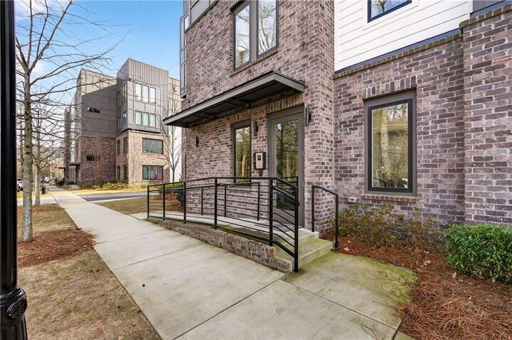 Property Photo:  377 Grant Circle SE 1712  GA 30315 