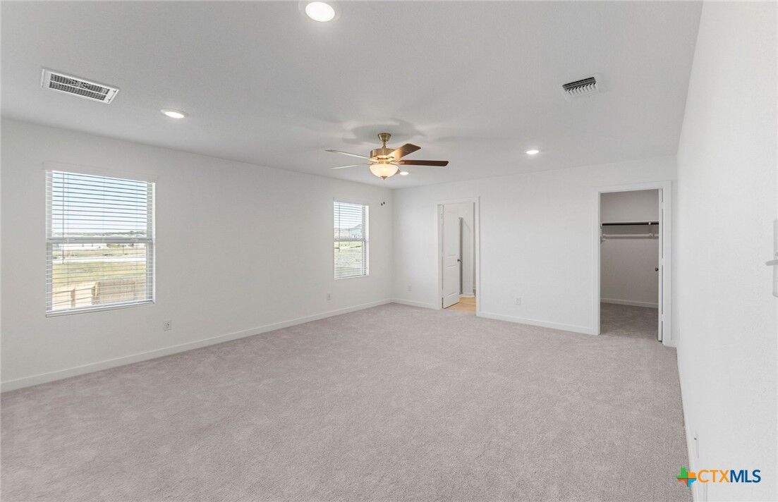 Property Photo: 140 Green Berets Bend TX 76537