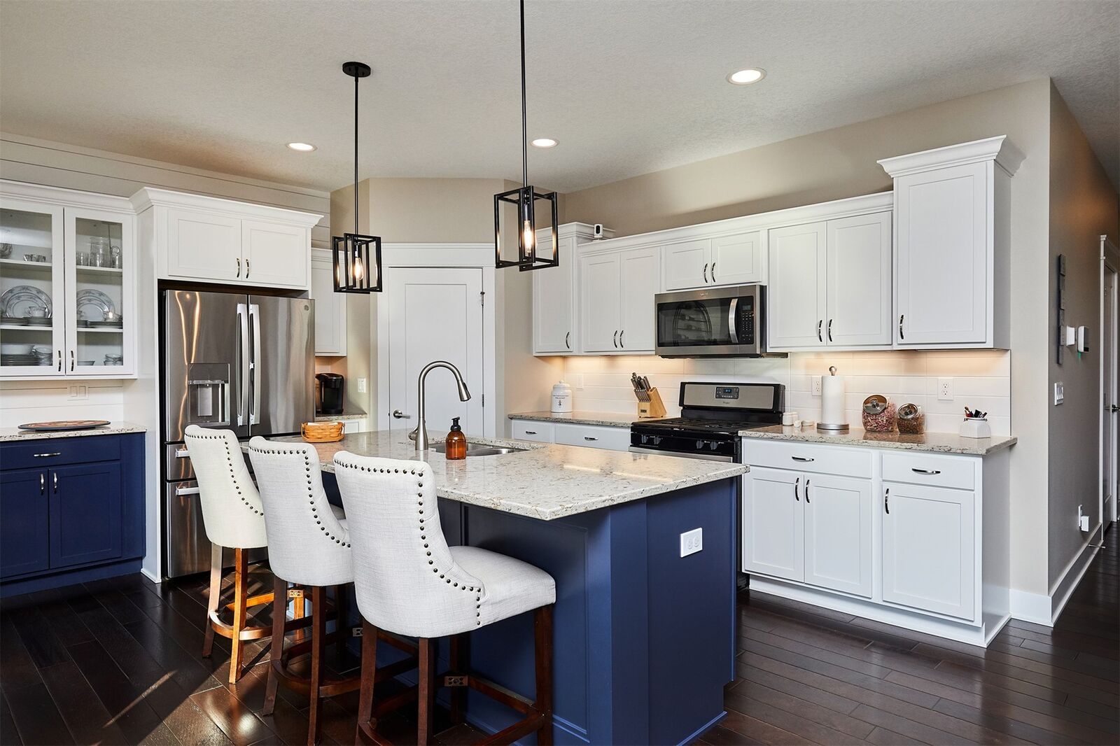 Property Photo:  811 Timberview Drive  IA 50003 