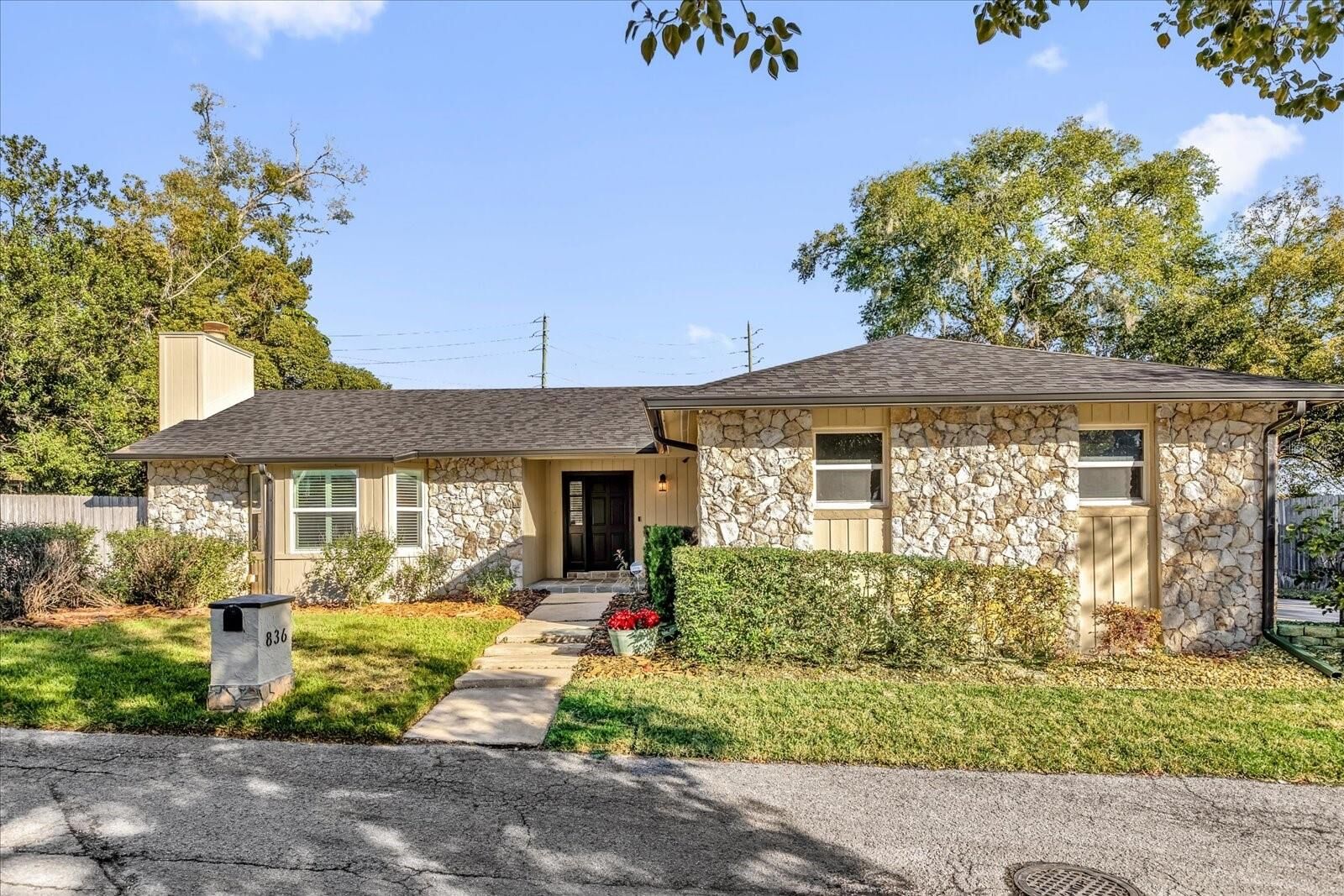 Property Photo:  836 Maraval Court  FL 32750 