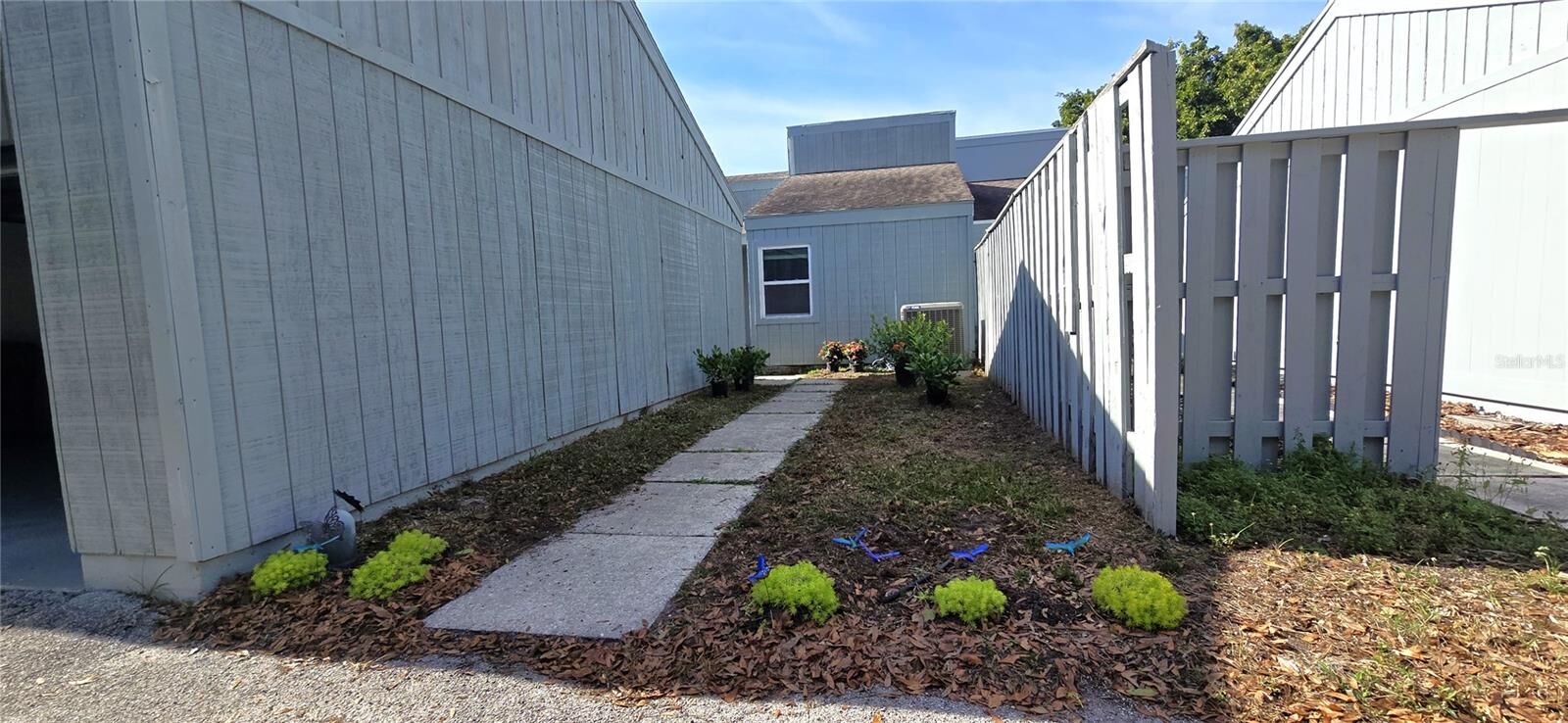 Property Photo:  1502 Buckeye Road NE 3  FL 33881 