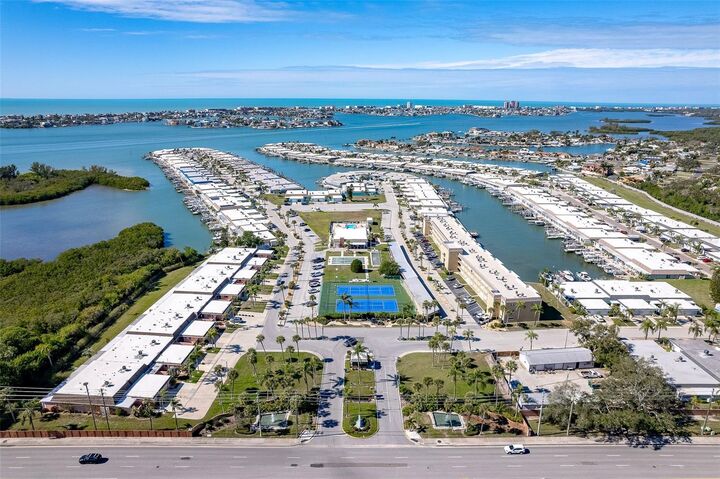 Property Photo:  1 Boca Ciega Point Boulevard 113  FL 33708 