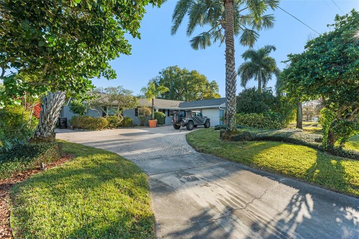 Property Photo: 2904 Tradewinds Trail FL 32805