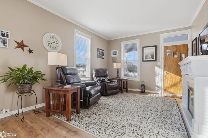 Property Photo:  308 S Adams Street  IA 52601 