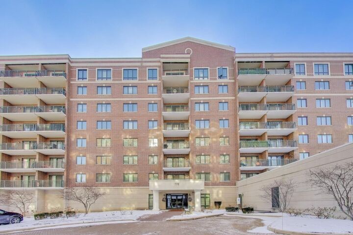 Property Photo:  770 Pearson Street 2-207  IL 60016 