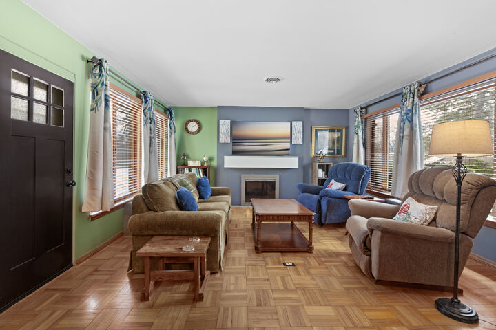 Property Photo:  119 S Hill Street  IL 60098 