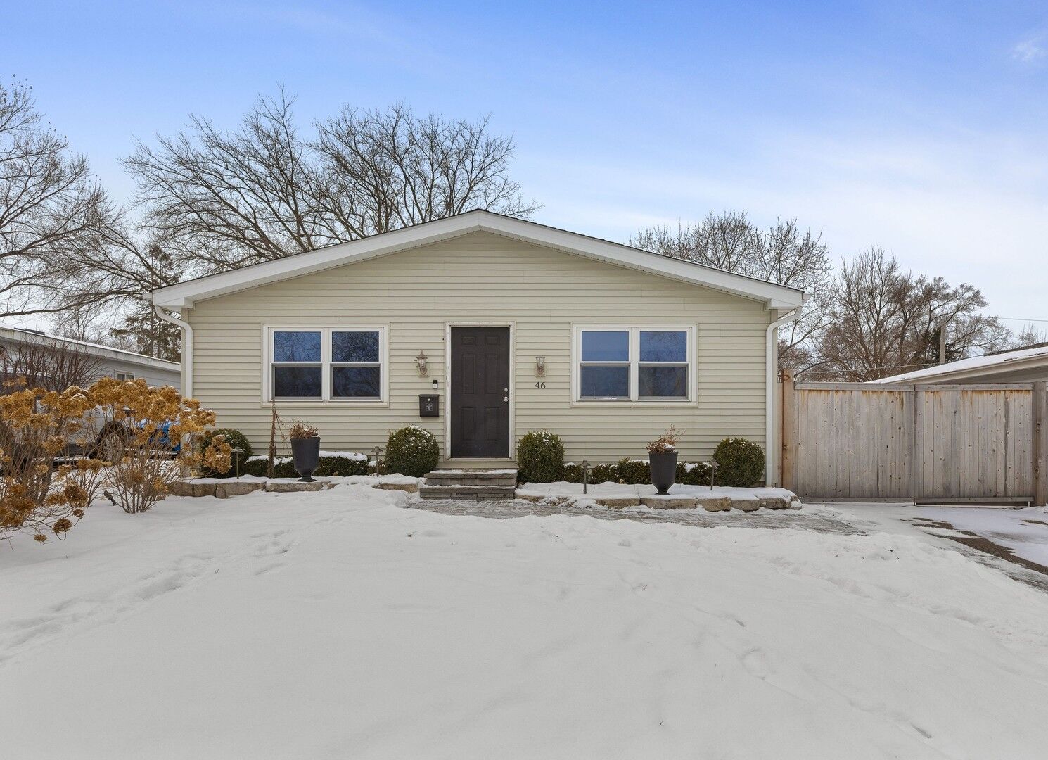 Property Photo: 46 N Ridgemoor Avenue IL 60060