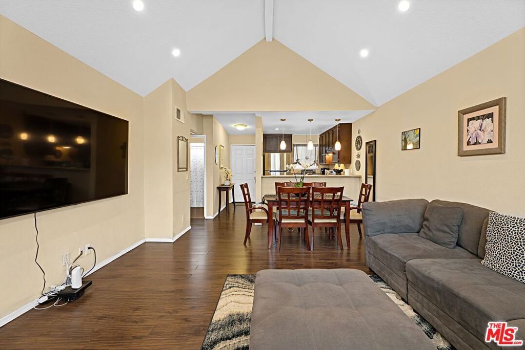 Property Photo: 2507 E 15th Street 305 CA 90804