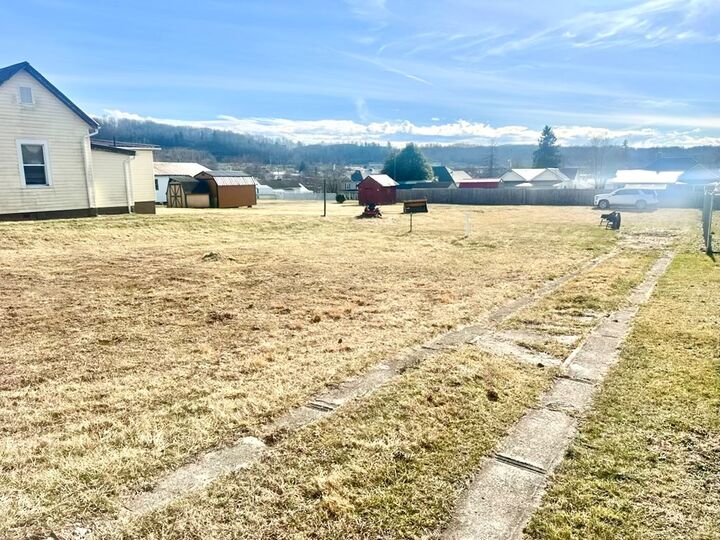 Property Photo:  406 Thorn Street  WV 24740 