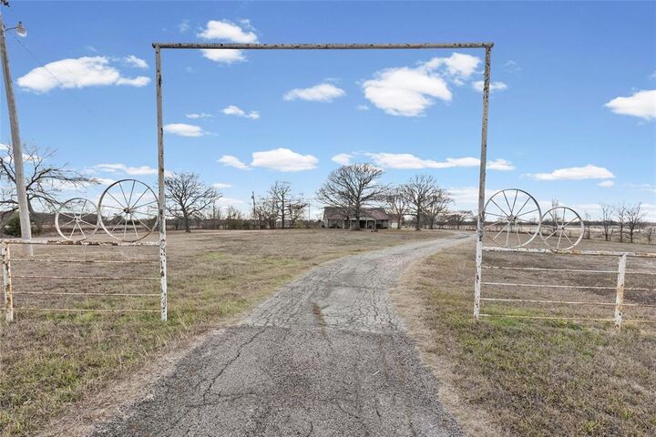 Property Photo: 2104 State Highway 69 S TX 75402