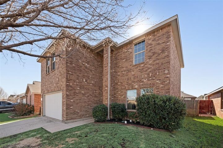 Property Photo:  1612 Chivalry Lane  TX 76140 