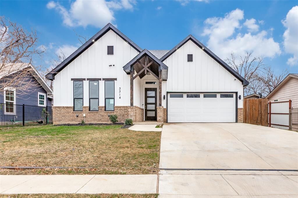 Property Photo:  3314 N Pecan Street  TX 76106 