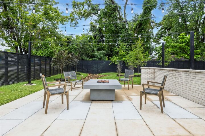 Property Photo:  817 SE H Street  AR 72712 