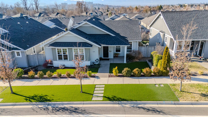 Property Photo:  1130 Stanford Avenue  OR 97504 