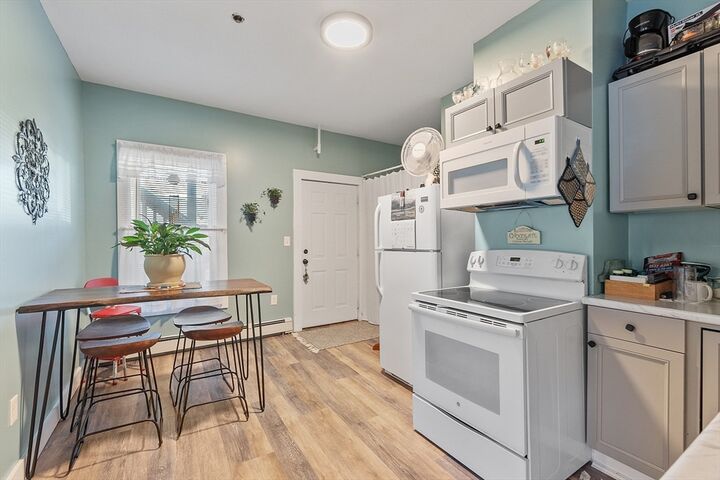 Property Photo:  122 Laurel St  MA 01420 