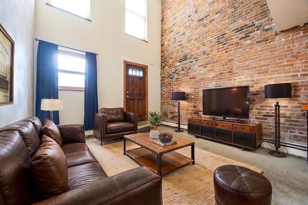 Property Photo:  20 Beacon Street 2  MA 02150 