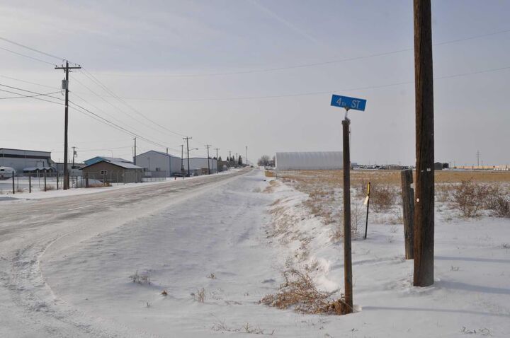 Property Photo: 647 2 Avenue AB T1B 0K3