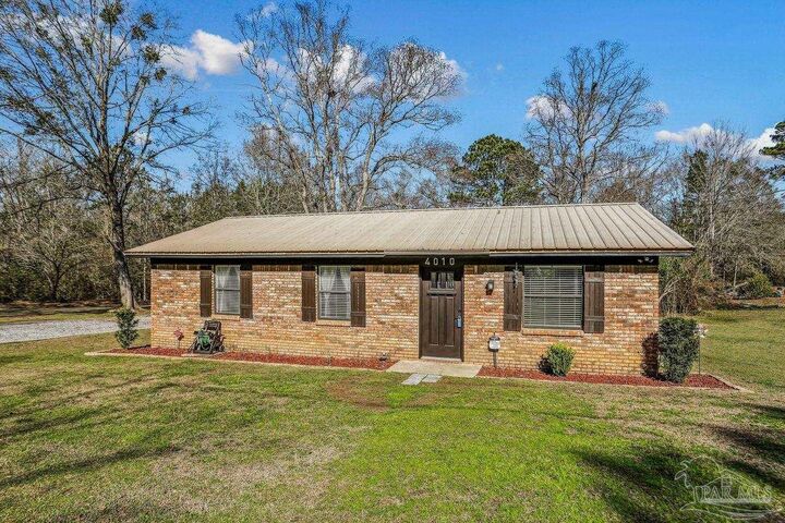 Property Photo:  4010 Wyndham Rd  FL 32535 