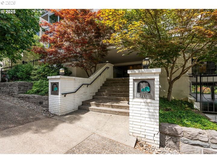 Property Photo: 2211 SW Park Pl 803 OR 97205