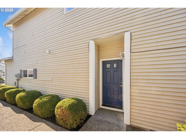 Property Photo:  162 Alli Ct  OR 97027 