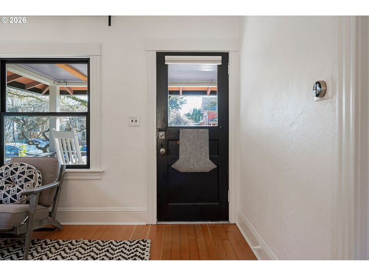 Property Photo:  1137 SE Lexington St  OR 97202 