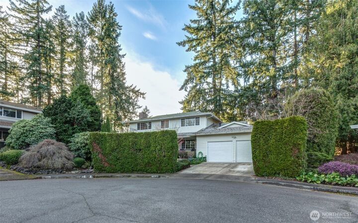 Property Photo: 12201 SE 65th Place WA 98006