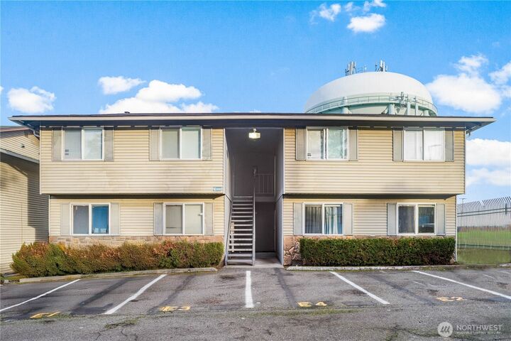 Property Photo:  3030 S 216 Street E  WA 98198 