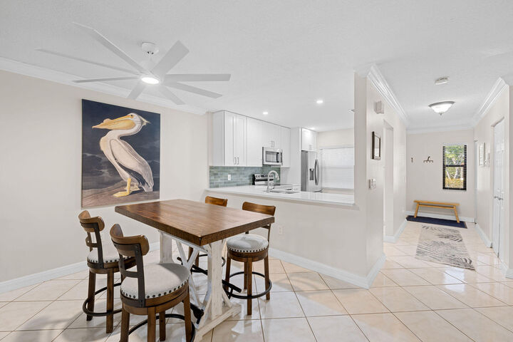 Property Photo: 9193 Pecky Cypress Lane 6F FL 33428