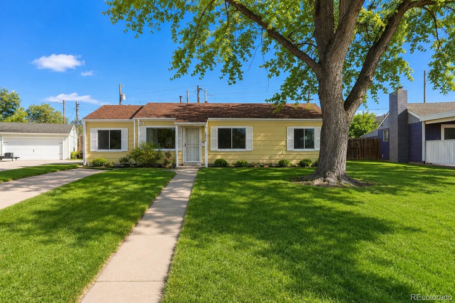 Property Photo:  2836 S Grape Way  CO 80222 
