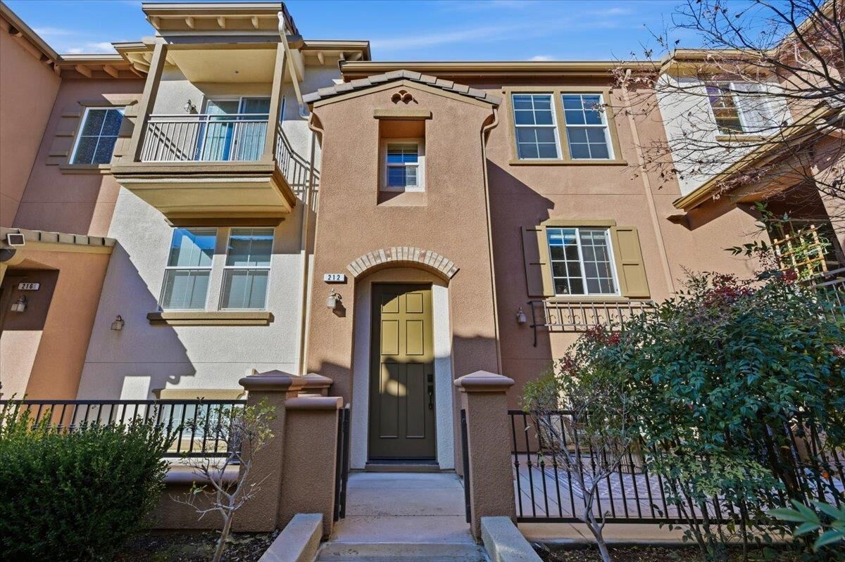 Property Photo: 212 Boston Fern Common CA 94539