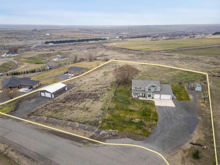 Property Photo:  301 Summit Loop  WA 99330 