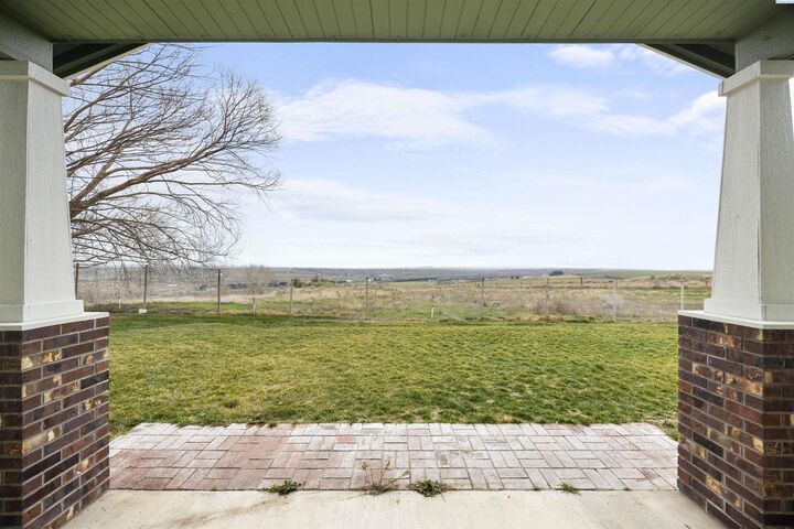 Property Photo: 301 Summit Loop WA 99330