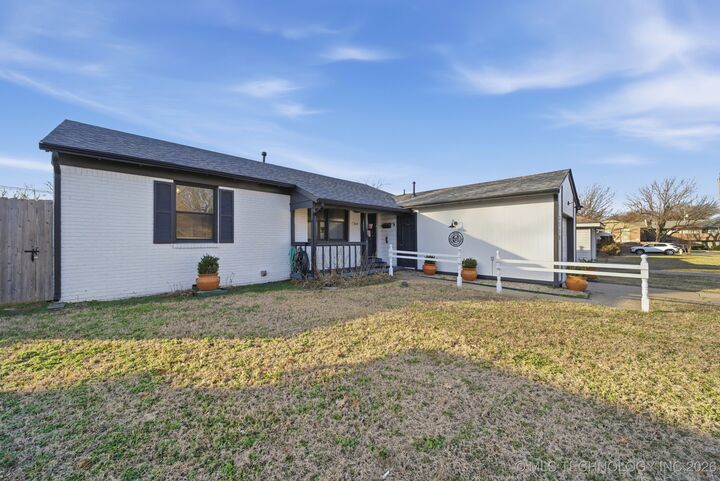 Property Photo:  3714 E 2nd Place  OK 74112 