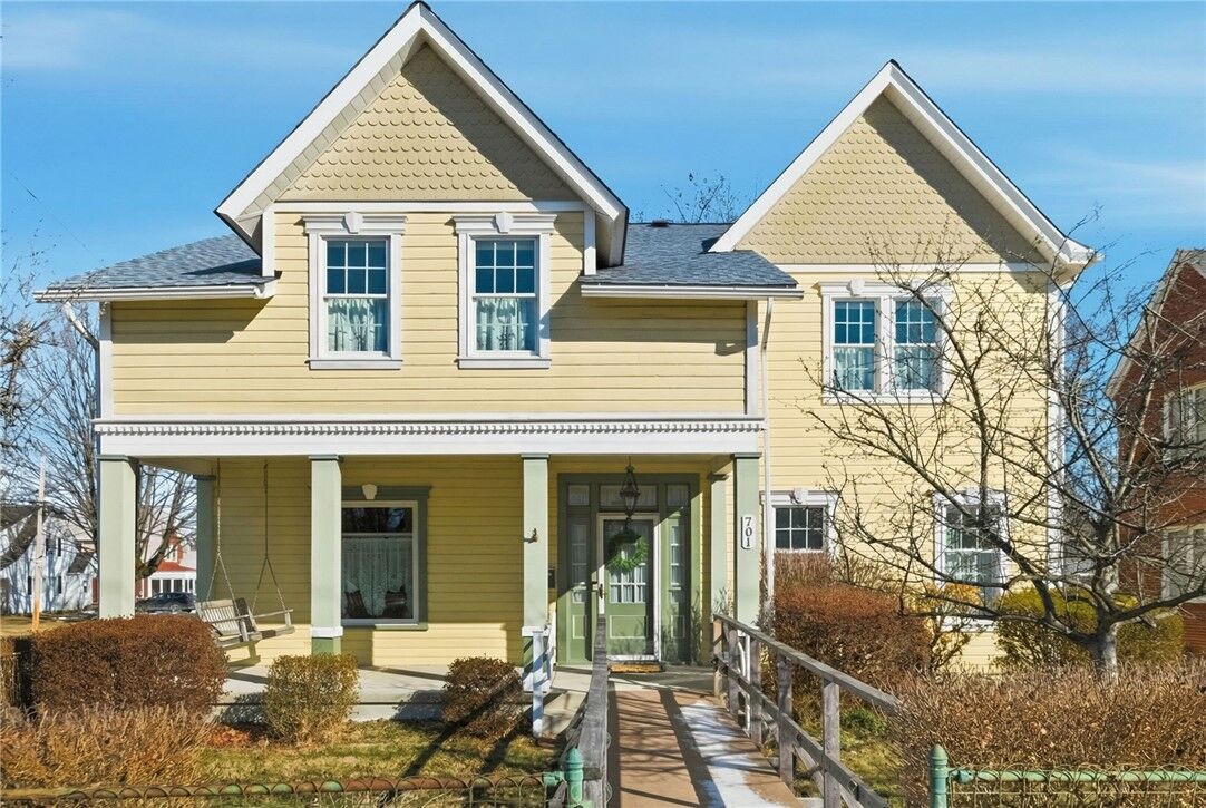 Property Photo:  701 Bank Street  PA 15017 