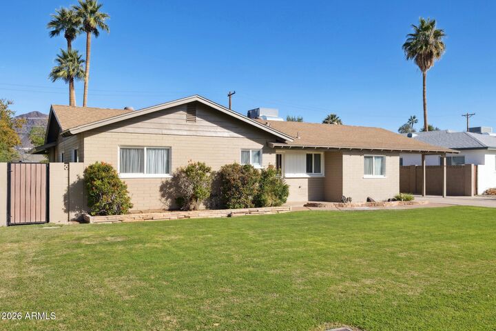 Property Photo: 5438 E Pinchot Avenue AZ 85018