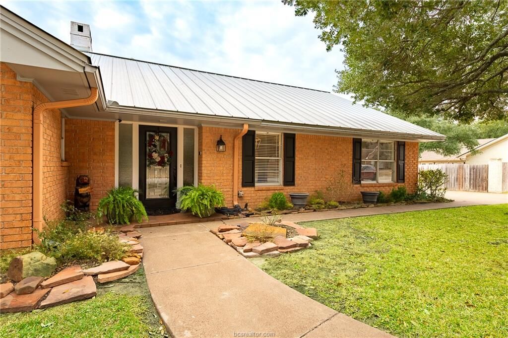 Property Photo:  3616 Sweetbriar Drive  TX 77802 
