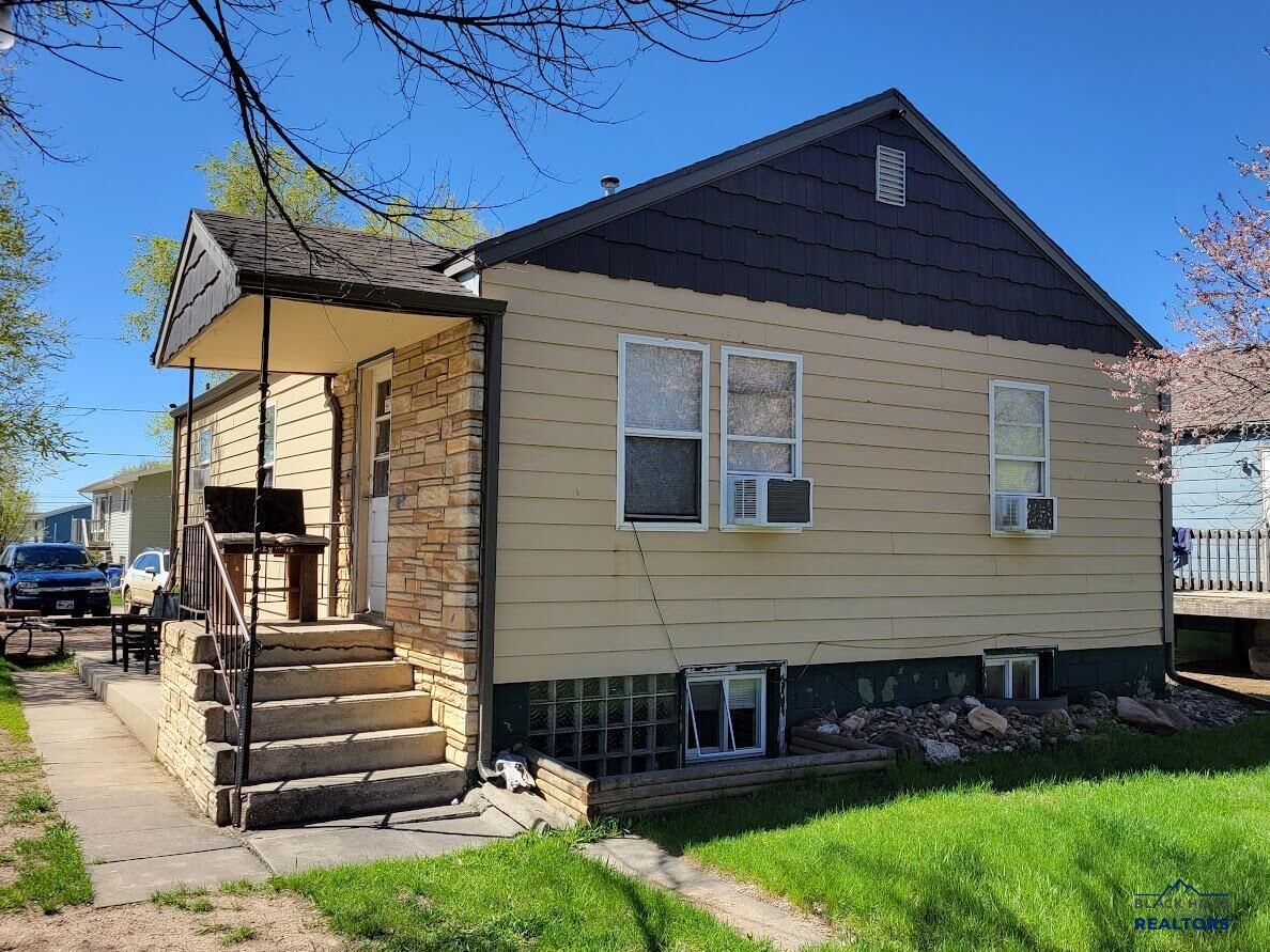 Property Photo: 219 E Monroe St SD 57701