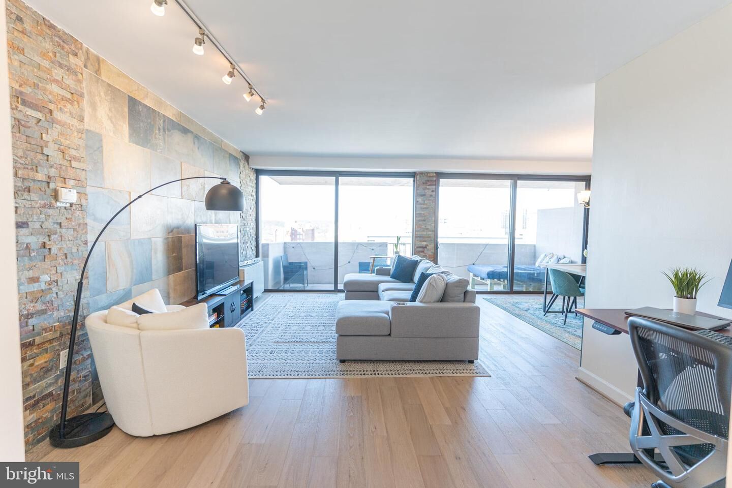 Property Photo:  4141 N Henderson Road 1116  VA 22203 