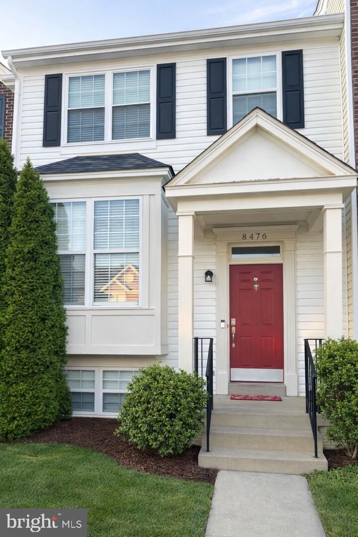 Property Photo:  8476 Tackhouse Loop  VA 20155 