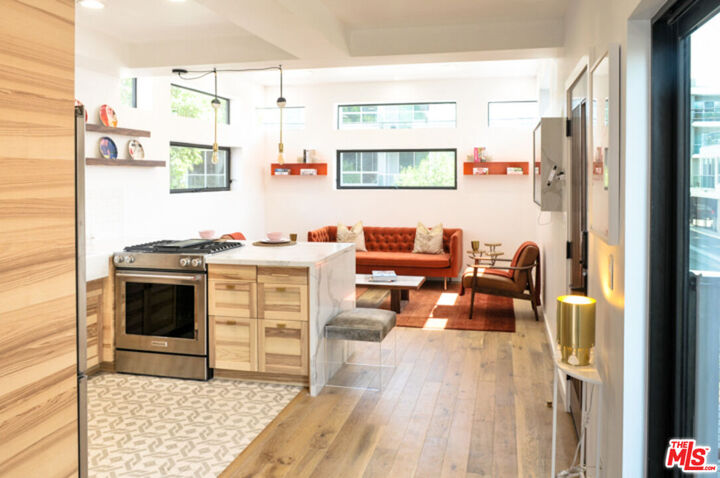 Property Photo:  717 N El Centro Ave  CA 90038 